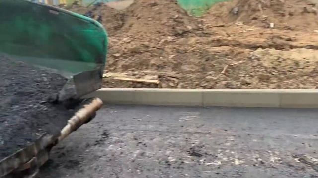 Укладка горячего асфальта