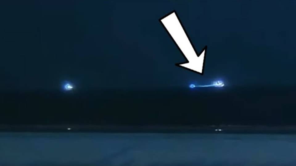 Гигантские НЛО замечены у берегов Нью-Джерси! Странное явление в небе Молдовы смотреть онлайн