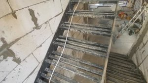 Консольная лестница из металла