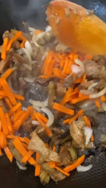 Фунчоза со свининой , грибами, баклажанами