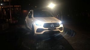 Mercedes GLE dancing