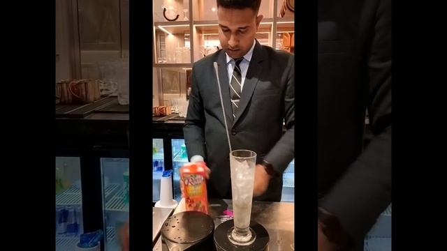 Lemonade Berry #neverendingfootsteps #mocktail #cocktail #barlife #hotelierslife смотреть онлайн