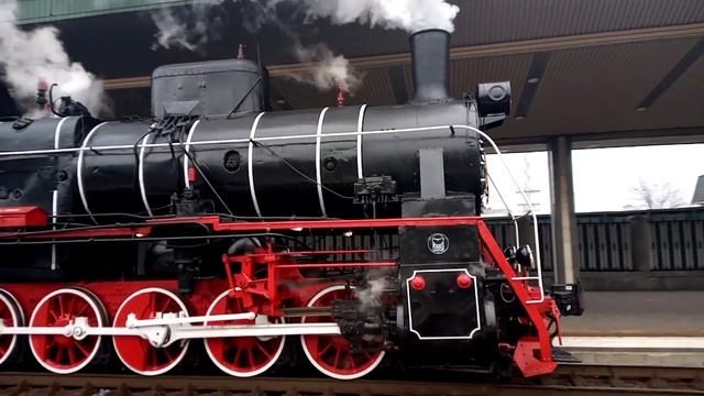 Отправление паровозов ЭР 799-18 и ЭР 798-71 в составе поезда "Рождественский экспресс"- Ukraine 202 смотреть онлайн