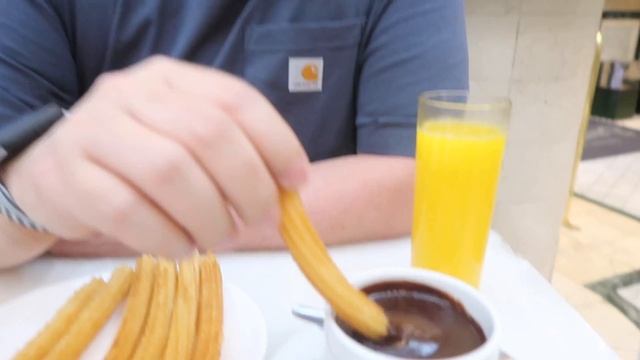 🇪🇸 Madrid Churros Tour - Best Food in Madrid смотреть онлайн