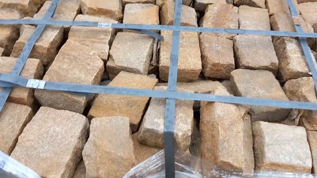 Желтая колотая брусчатка 10*10*4 см для мощения дорожек, тротуаров.