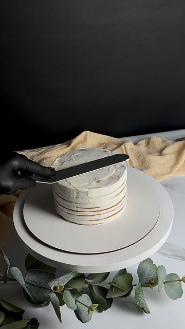 ТОТ САМЫЙ МЕДОВИК, КОТОРЫЙ ТАЕТ ВО РТУ…. А вы с каким кремом любите медовик? смотреть онлайн