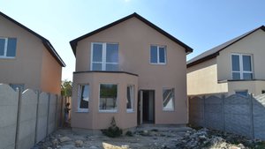 Продам двухэтажный дом в Крыму в черте города по цене однокомнатной квартиры