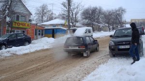 джипы едут Таврия буксует