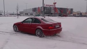 bmw vs mers snow drift:))