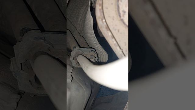 Тросы КПП Citroen C4 B7 задевают экран глушителя