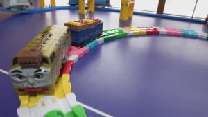 Железная дорога для детей!  Поезд Thomas Mountain & Bridge ☆ Доки-Маунтин и Радужный мост