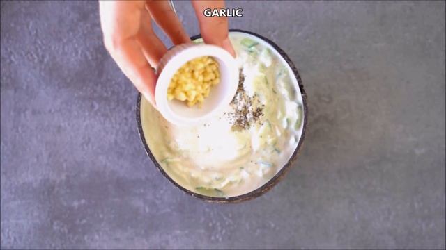 Vegan Tzatziki Sauce (super flavorful and creamy) смотреть онлайн