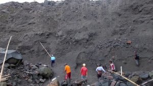 Строительство, на шахте произошёл обвал песка