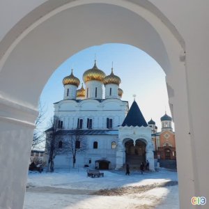 Свято-Троицкий Ипатьевский монастырь в Костроме..mp4