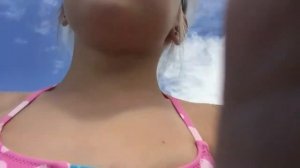 Купаюсь в бассейне с водонепроницаемым чехлом