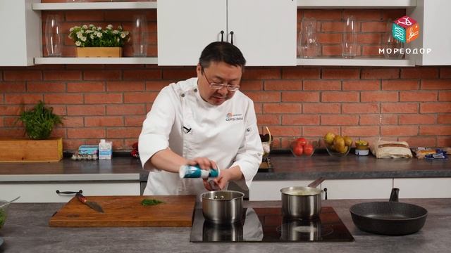 Запечённая скумбрия с молодым картофелем и огурцами – рецепт приготовления рыбы от Сергея Лигая