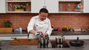 Запечённая скумбрия с молодым картофелем и огурцами – рецепт приготовления рыбы от Сергея Лигая