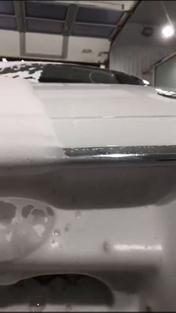 Белый Мерседес на мойке. Пена+водосгон смотреть онлайн