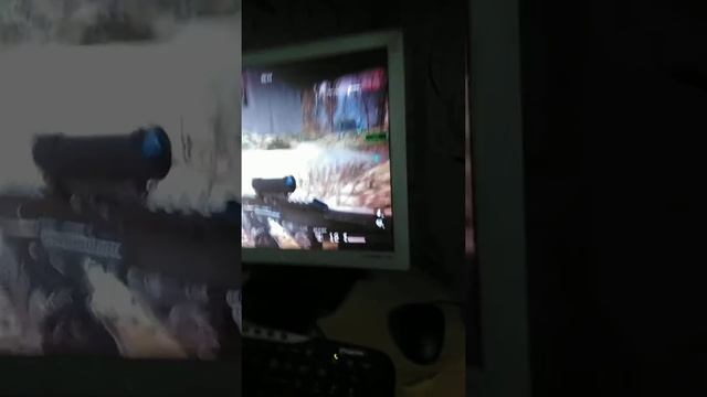 Трёхлетний ребёнок играет а Warface