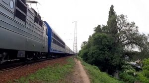 Электровоз ВЛ82М-043 с пассажирским поездом