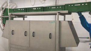 Процесс мойки тары на рыбном производстве с помощью оборудования Эльбрус-Системс.