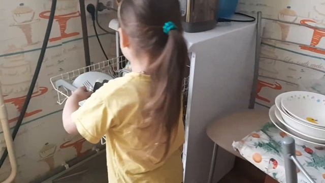 Доченька - помощница