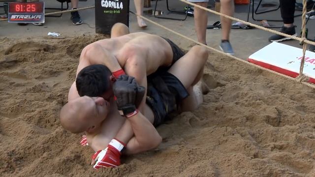 МЧС ПОЖАРНЫЙ против Бойца Без Правил !!! смотреть онлайн