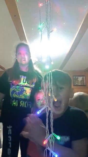 Короче мы старались смотреть онлайн