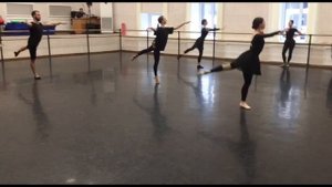 Комбинация-БАТМАН ФОНДЮ НА СЕРЕДИНЕ ЗАЛА-УПРАЖНЕНИЕ КЛАССИЧЕСКОГО ТАНЦА