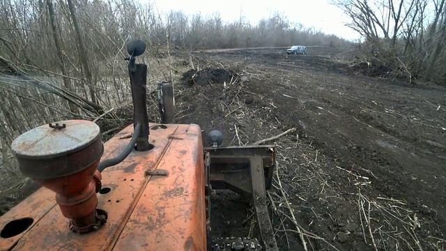 тонкие ветки пилим бензопилами толстые  корчуем бульдозером