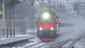 Электровоз ЭП20-013 с поездом "Невский Экспресс"№747А СПБ-Москва платформа Останкино 4.03.2019
