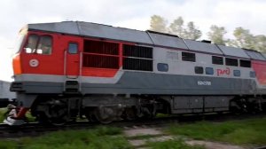 Тепловоз ТЭП70-0270 с пассажирским поездом