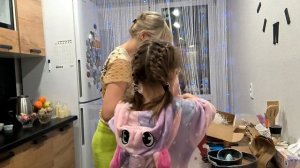 Посылочка от родных из Казахстана! На ужин куриные рулетики с беконо! Мама приехала!