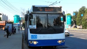 Троллейбус Ярославля ЗиУ-682Г-016.02 борт. №133 маршрут 5 на остановке "Московский вокзал"