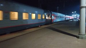 Скорый поезд Санкт-Петербург-Новороссийск на станции Тверь