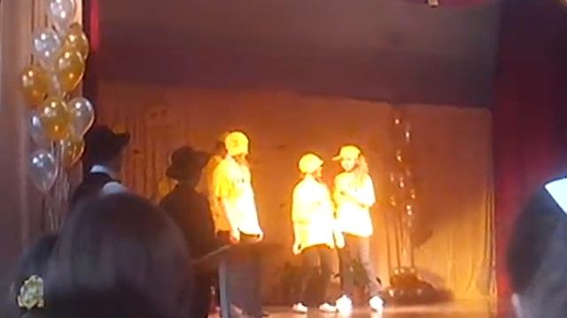 На 8 манта. девочки из нашего класса выступают смотреть онлайн