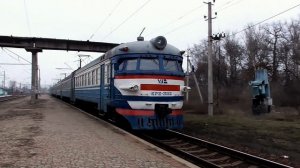 Электропоезд ЭР2-382 прибывает и отправляется по о.п. Рыжов
