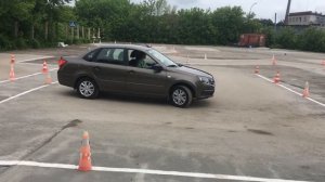 Разворот во дворике (разворот в три приёма)