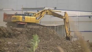 Экскаваторы New Holland SK330 и Komatsu PC300-7