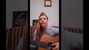 "Прожектор шарит осторожно по пригорку"