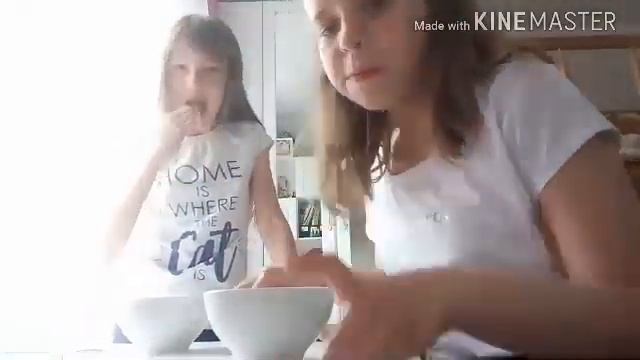 Сбросили пакет с водой на голову прохожему//Подписчики управляют нашей жизнью/ смотреть онлайн