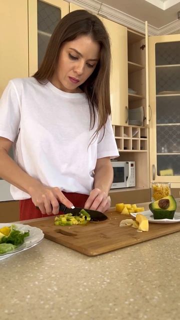 Салат с ананасом и пастой 🤤 инст britanka_new♥️ смотреть онлайн