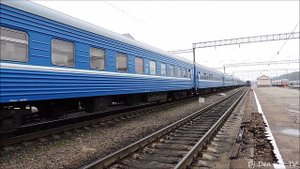 ТЭП70-0557 с пассажирским поездом Анапа - Минск в Брянске