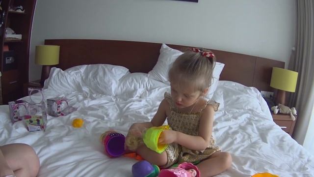 Распаковка кукулок Капкейк Сюрприз Cupcake Surprise doll unboxing смотреть онлайн