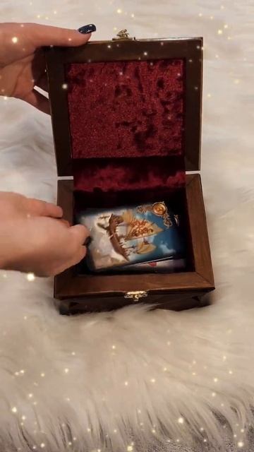 Шкатулка деревянная резная Янтарная смотреть онлайн