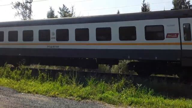 электричка эп2д-0073 на Хлюпинском переезде. смотреть онлайн