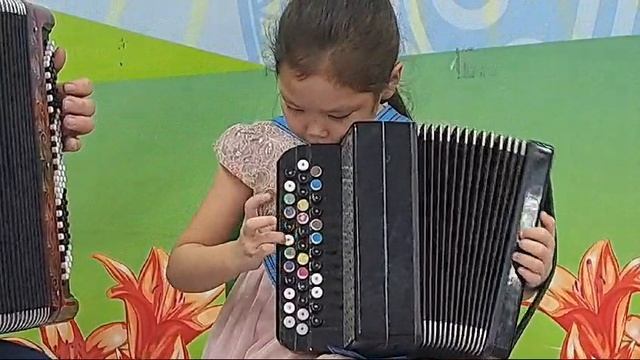 МБДОУ Харбалахский детский сад "Кэскил", София Федорова, 6 лет "Во саду ли в огороде" смотреть онлайн