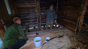 ВЕРНУЛИСЬ В ЗАБРОШЕННУЮ ХИЖИНУ . РАБОТА В ЛЕСНОМ ПРИЮТЕ .СДЕЛАЛИ ПОЛ В ИЗБУШКЕ .
