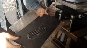 Тиснение и вырубка бирок из кожи.