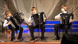 В.Романюха "Казачья походная" - Играет трио баянистов, учеников Крыловой Г.И. Волгодонск